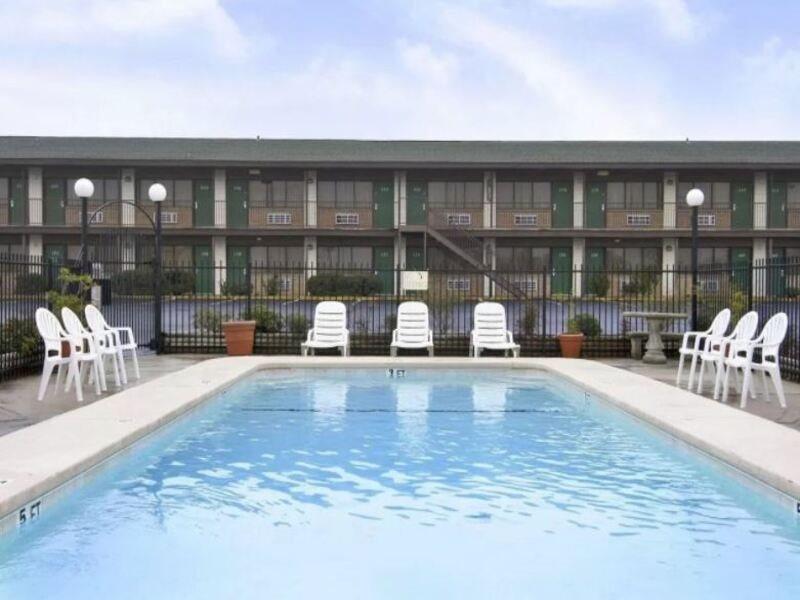 Hotel Super 8 By Wyndham Giddings Extérieur photo