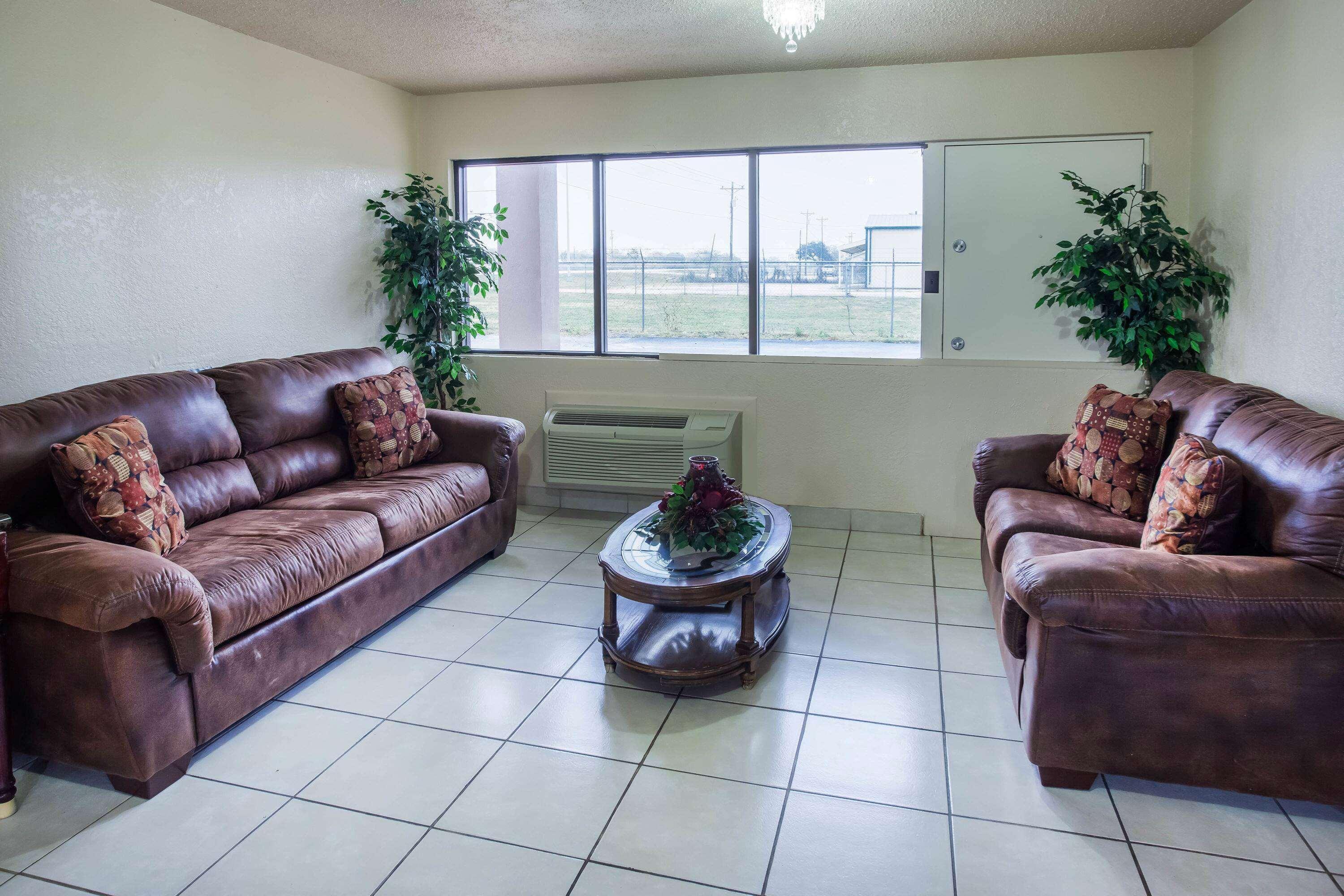 Hotel Super 8 By Wyndham Giddings Extérieur photo