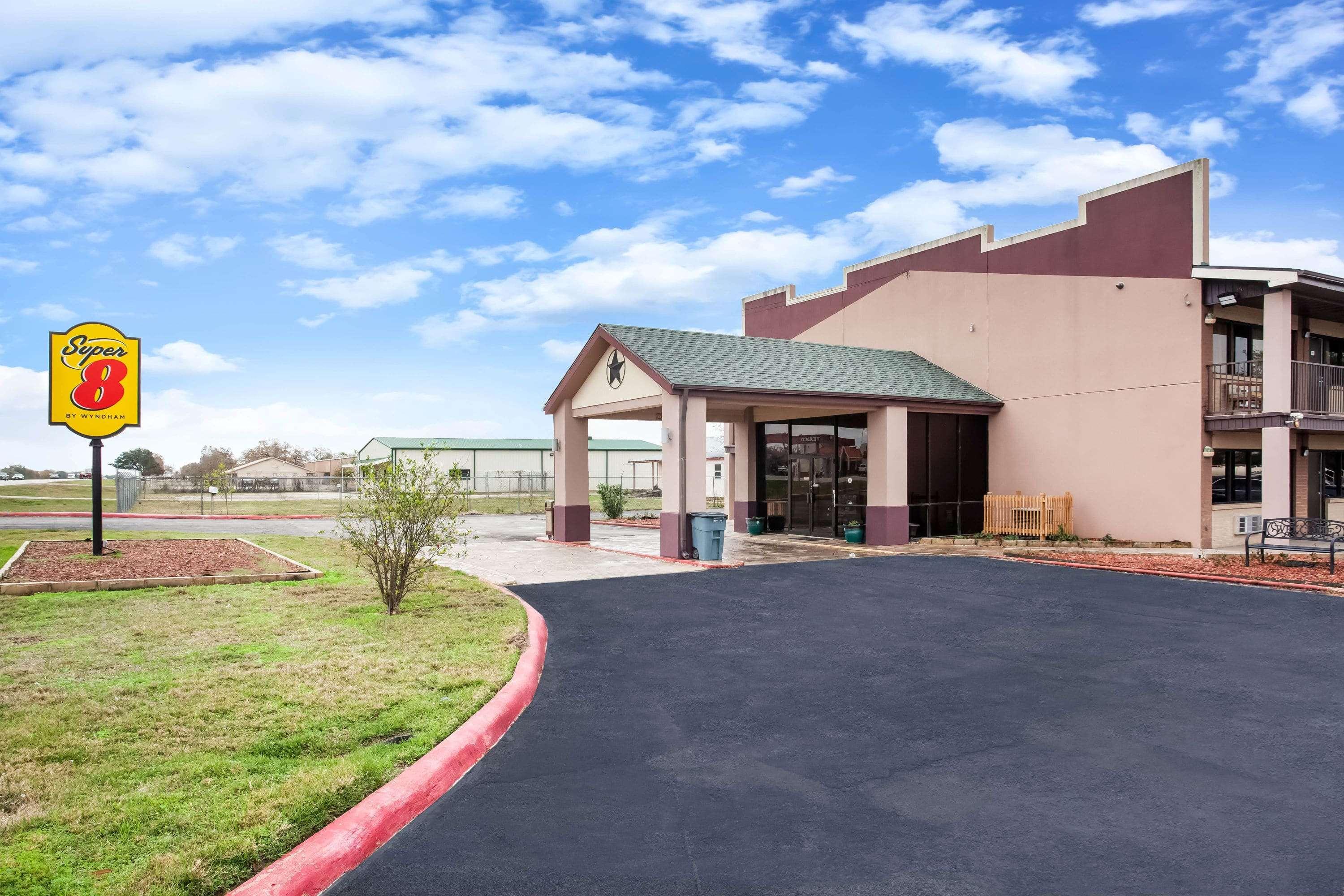 Hotel Super 8 By Wyndham Giddings Extérieur photo