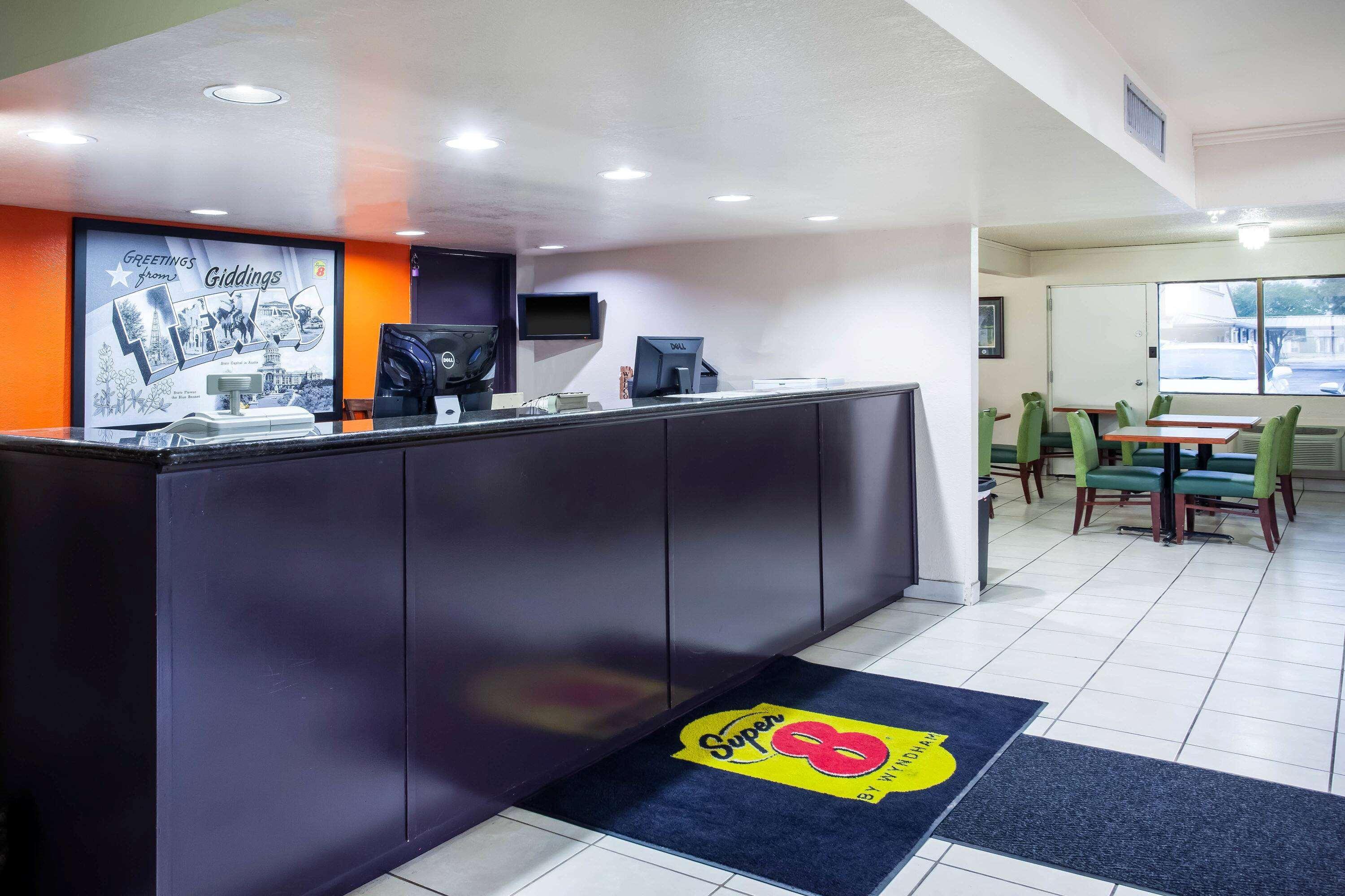 Hotel Super 8 By Wyndham Giddings Extérieur photo