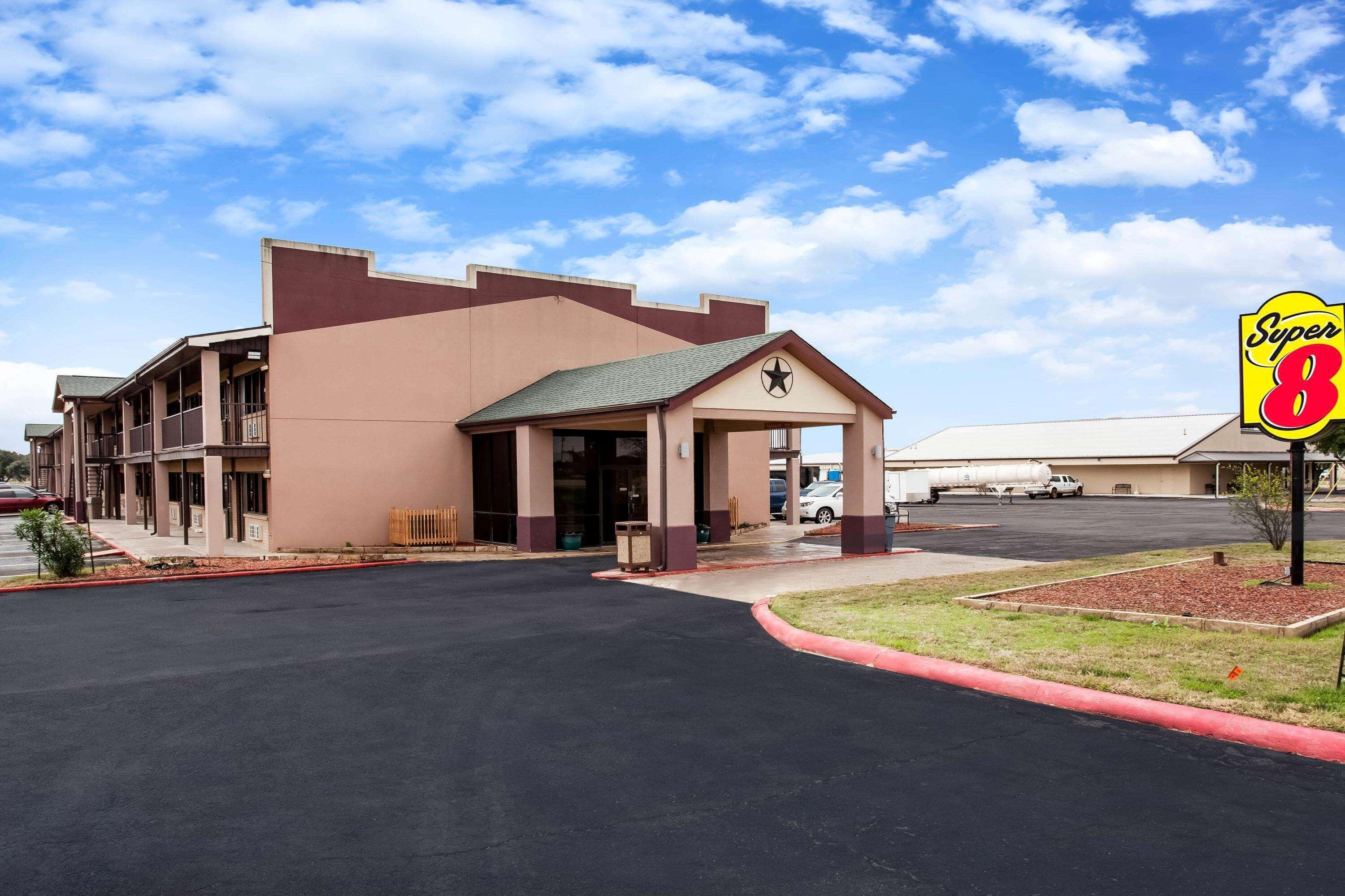 Hotel Super 8 By Wyndham Giddings Extérieur photo