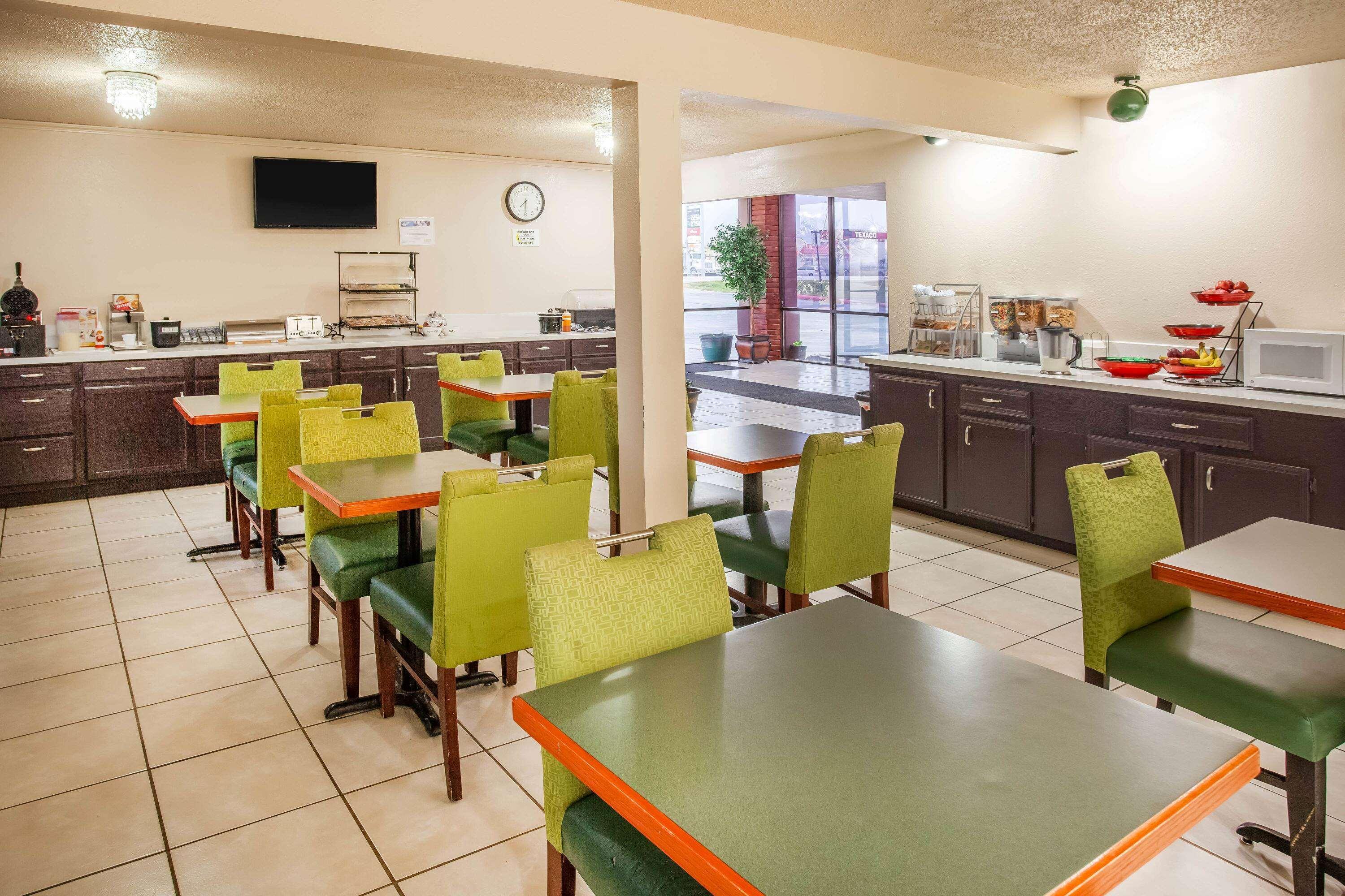 Hotel Super 8 By Wyndham Giddings Extérieur photo