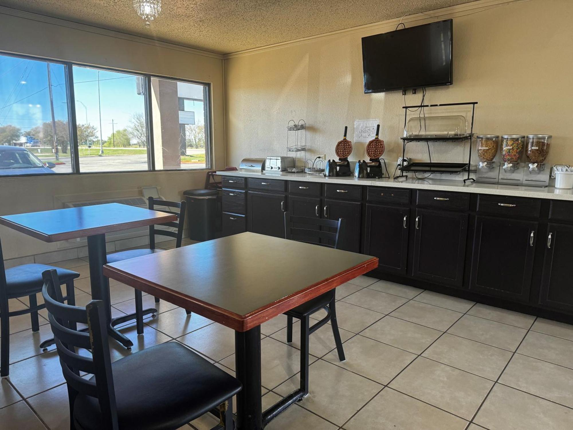 Hotel Super 8 By Wyndham Giddings Extérieur photo